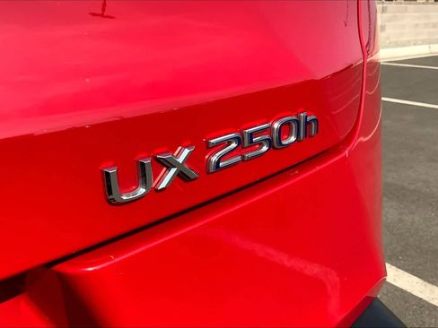 Used 2019 Lexus UX 250h w/ Premium Package image 31
