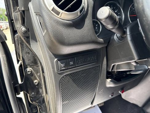 Used 2016 Jeep Wrangler Rubicon w/ Power Convenience Group AWD/4WD image 25