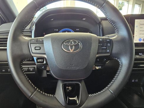 Used 2025 Toyota Camry SE image 26