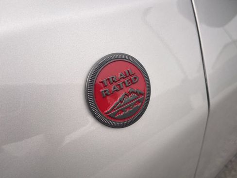 Used 2025 Jeep Compass Trailhawk AWD/4WD image 12