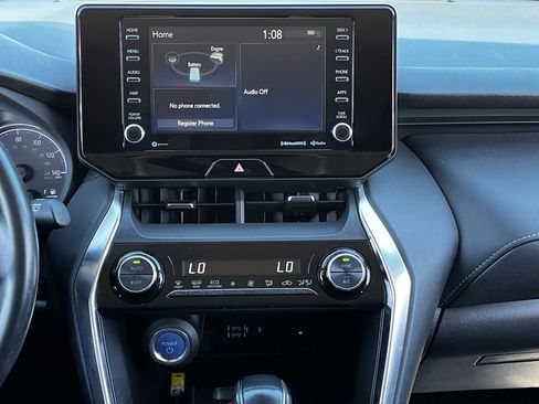 Used 2021 Toyota Venza LE image 15