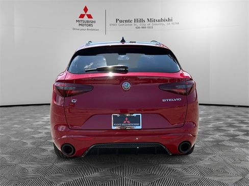 Used 2022 Alfa Romeo Stelvio Veloce image 6