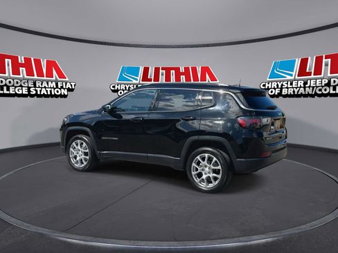 Used 2023 Jeep Compass Latitude w/ Sun and Sound Group AWD/4WD image 6