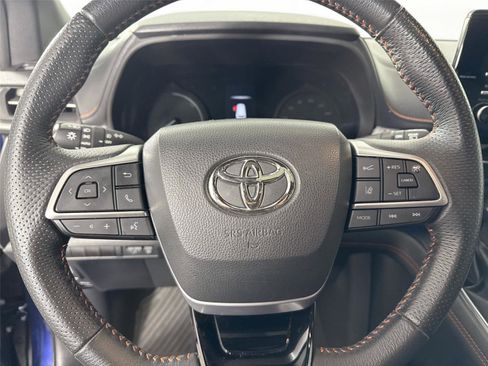 Certified 2022 Toyota Sienna XSE image 17