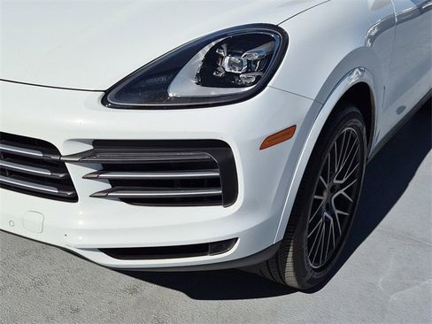 Used 2022 Porsche Cayenne Platinum Edition image 9