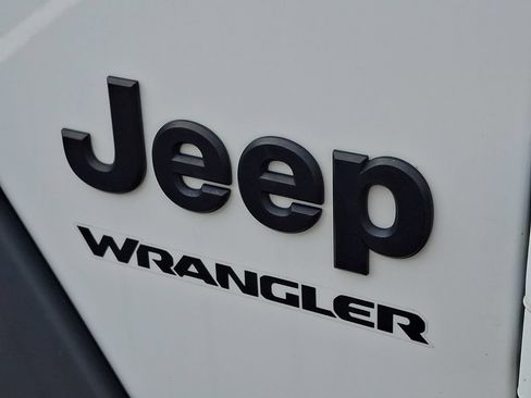 Used 2022 Jeep Wrangler Sport AWD/4WD image 33