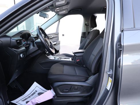 Used 2023 Ford Explorer XLT image 41