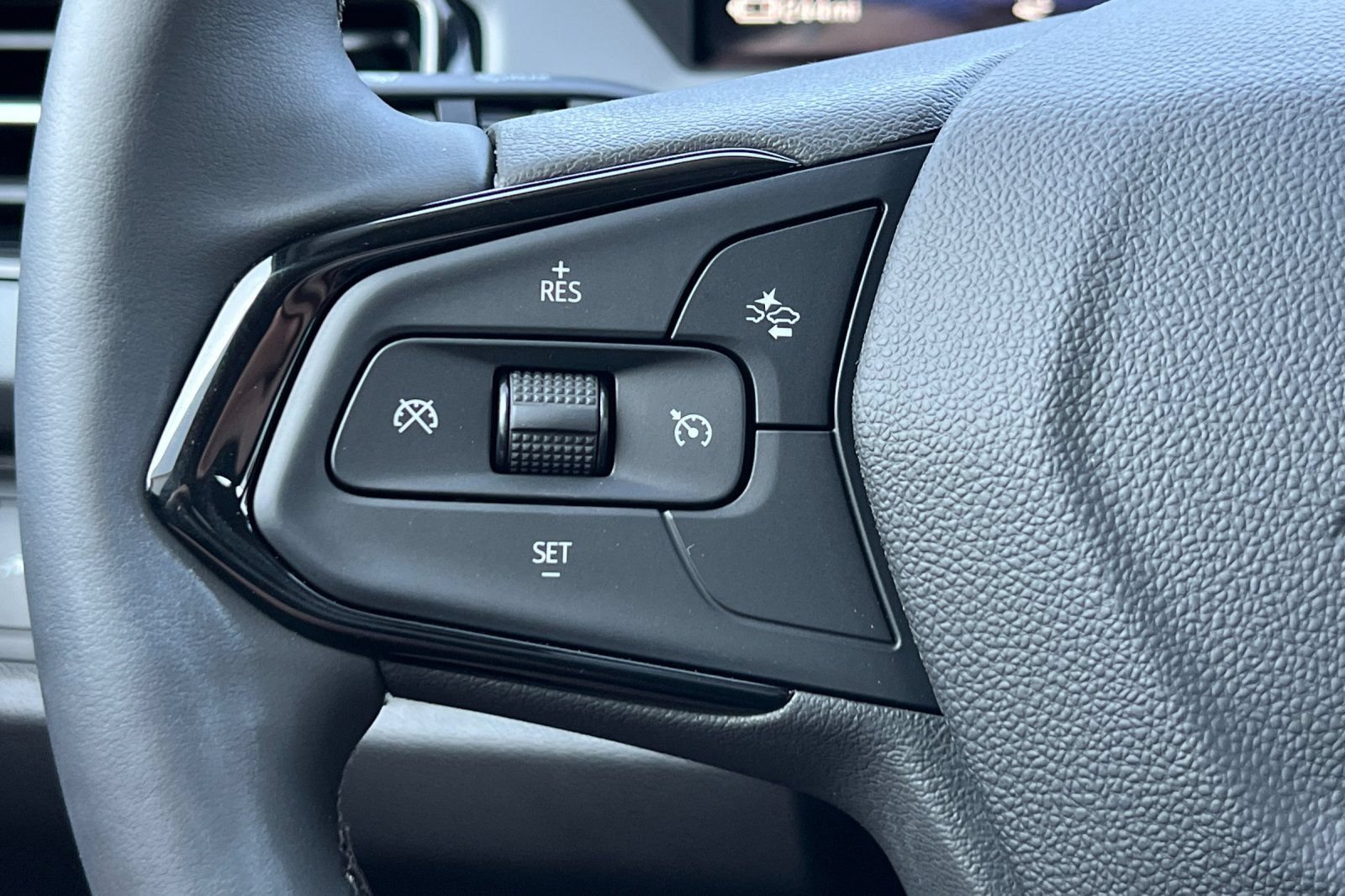 Used 2027 Chevrolet Bolt LT w/ Comfort Package FWD image 28