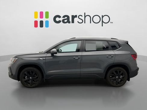 Used 2024 Volkswagen Taos SE FWD image 2