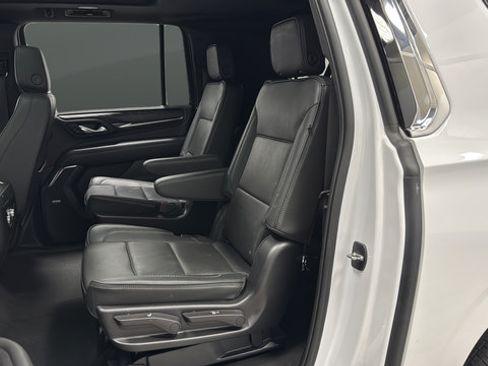 Used 2023 GMC Yukon XL Denali AWD/4WD image 23