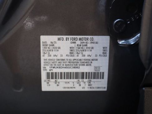 Used 2025 Ford Explorer Active AWD/4WD image 43