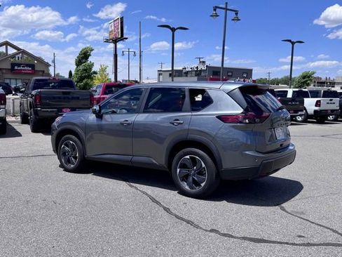 Used 2024 Nissan Rogue SV FWD image 4