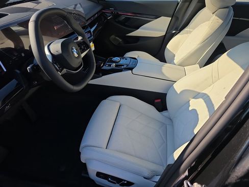 New 2026 BMW 530i xDrive w/ Premium Package image 8