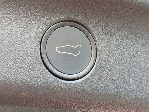 Used 2021 Tesla Model Y Long Range image 31
