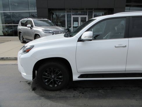 Used 2021 Lexus GX 460 Premium w/ Premium Package image 2