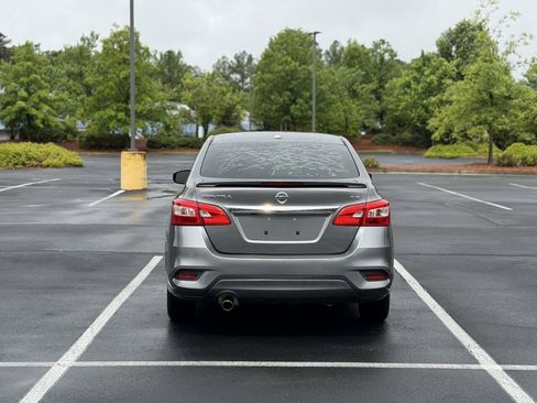 Used 2019 Nissan Sentra SR FWD image 6