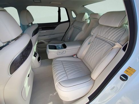 Used 2025 Genesis G90 3.5T AWD/4WD image 12