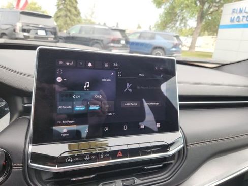 Used 2022 Jeep Compass Limited image 17