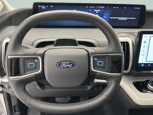 Used 2025 Ford Expedition Max Active AWD/4WD image 17
