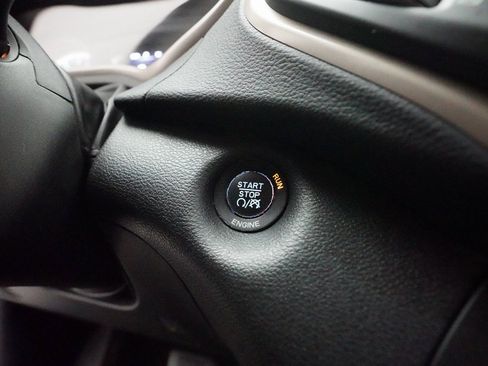 Used 2015 Jeep Cherokee Latitude w/ Comfort/Convenience Group image 29