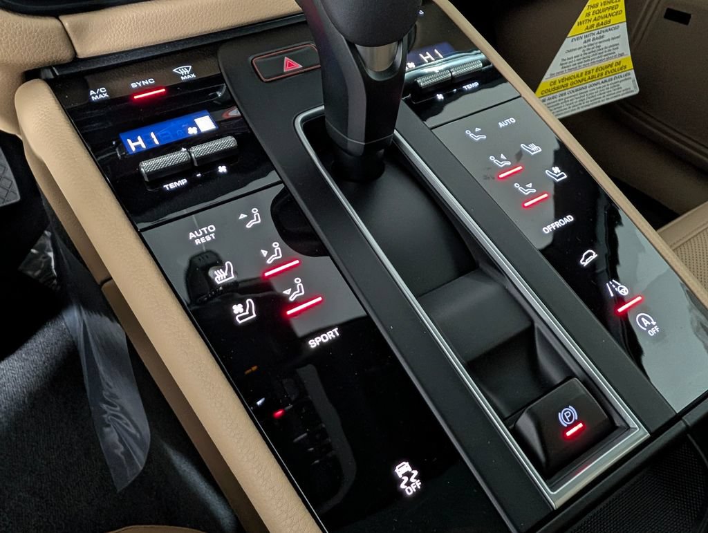 Certified 2026 Porsche Macan AWD/4WD image 33