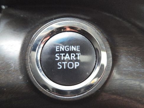 Used 2016 Toyota Avalon Limited image 35