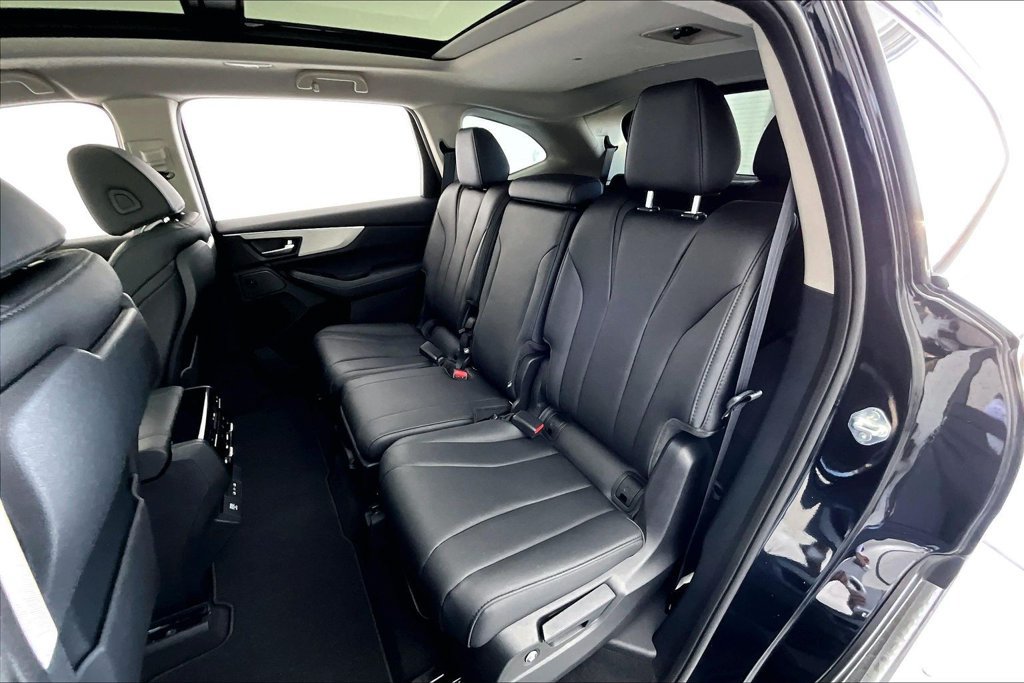Used 2025 Acura MDX FWD image 32