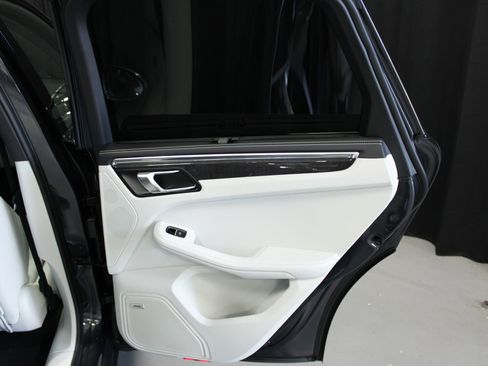 New 2026 Porsche Macan S image 25
