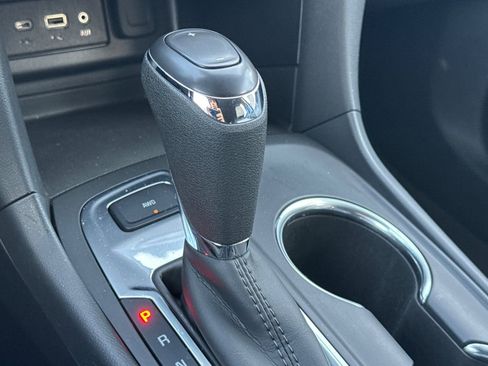 Certified 2021 Chevrolet Equinox LT w/ Driver Convenience Package image 23