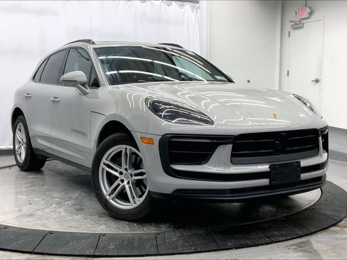 Used 2025 Porsche Macan image 9