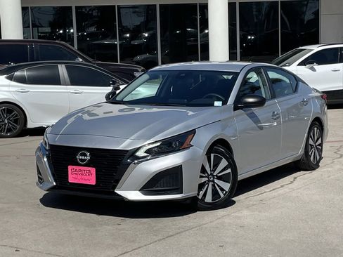 Used 2024 Nissan Altima 2.5 SV image 9