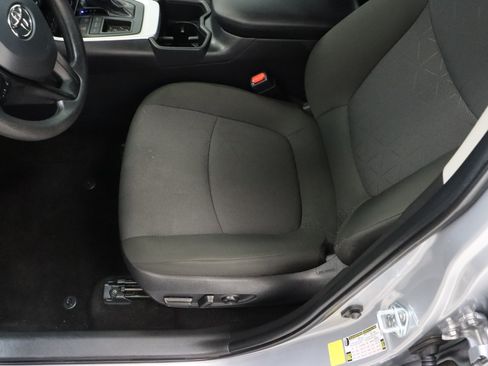 Used 2025 Toyota RAV4 XLE FWD image 15
