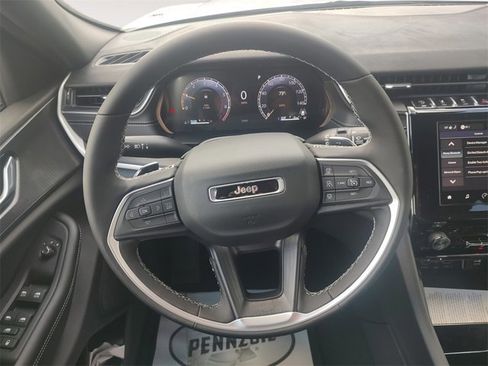 New 2025 Jeep Grand Cherokee L Laredo image 12