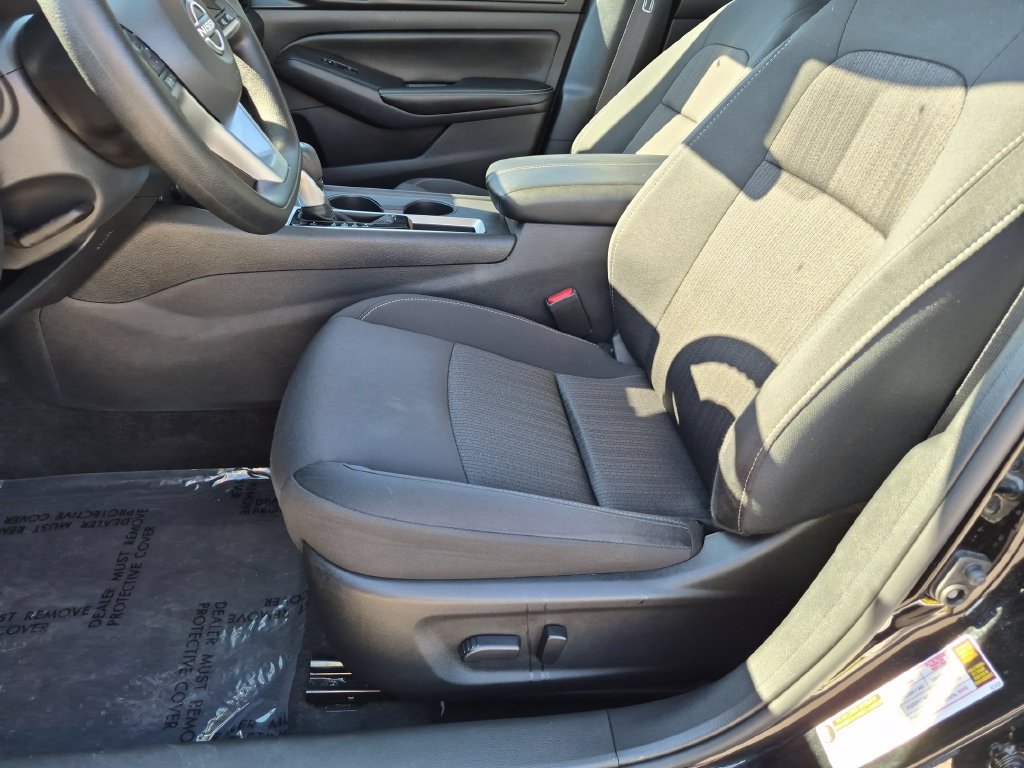 Used 2025 Nissan Altima 2.5 SV FWD image 21