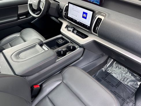 Certified 2025 Ford Expedition Active image 18