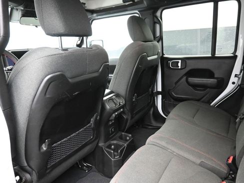 Used 2025 Jeep Wrangler Unlimited Rubicon image 25