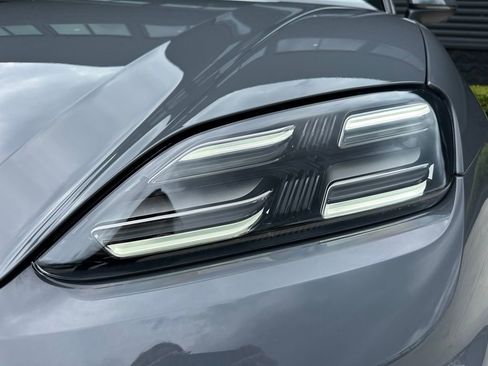 Used 2026 Porsche Macan Electric image 13