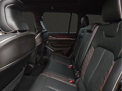 Used 2024 Jeep Grand Cherokee Summit w/ Adv Protech Group IV AWD/4WD image 17