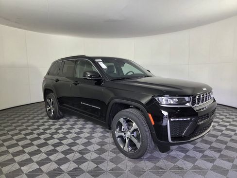 New 2026 Jeep Grand Cherokee Limited RWD image 2