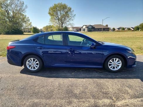 Used 2025 Toyota Camry LE image 7