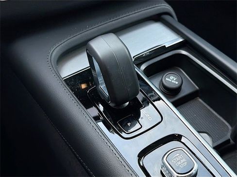 Used 2024 Volvo XC90 B5 Core image 30