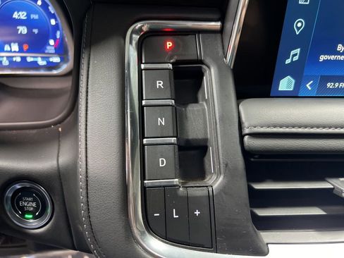 Used 2024 Chevrolet Suburban LT image 32