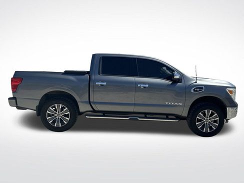 Used 2017 Nissan Titan SL image 8