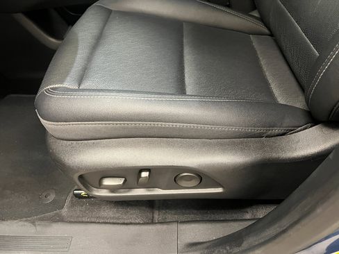 Used 2025 Chevrolet Equinox LT w/ Convenience Package II image 23