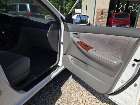 Used 2007 Toyota Corolla LE FWD image 25