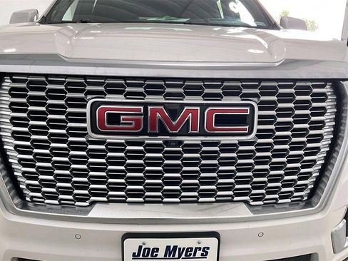 Used 2022 GMC Yukon Denali w/ Denali Premium Package image 27