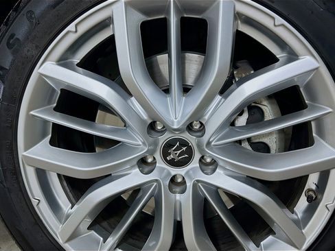 Used 2022 Maserati Levante GT AWD/4WD image 11