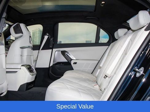 Used 2025 BMW 760i xDrive w/ Executive Package AWD/4WD image 23