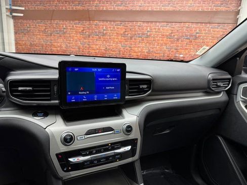 Used 2022 Ford Explorer XLT w/ Equipment Group 202A AWD/4WD image 5