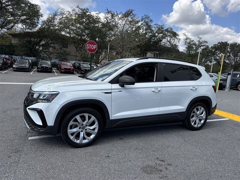 Used 2023 Volkswagen Taos S image 11